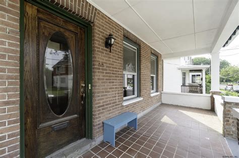 The 1,689 Square Feet single family home is a 3 beds, 2 baths property. . Arcadia ave